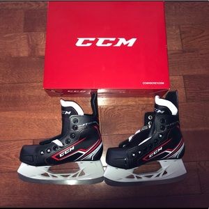 CCM youth skates (BRAND NEW)